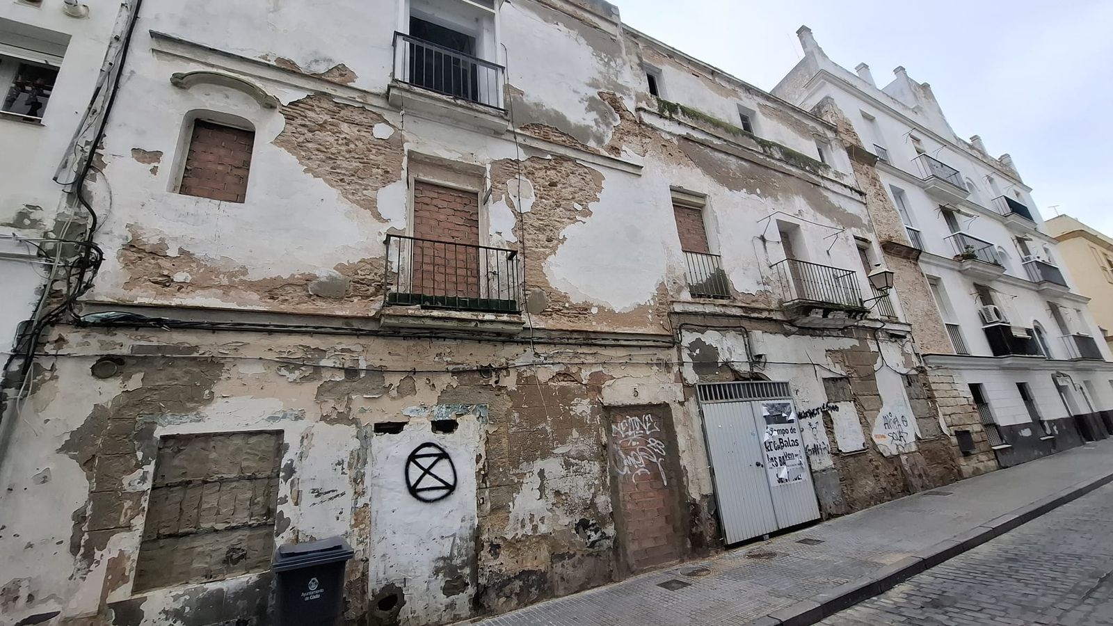 Estado actual de la finca de Pericón de Cádiz 3 y 5, sin señales del inicio de las obras.