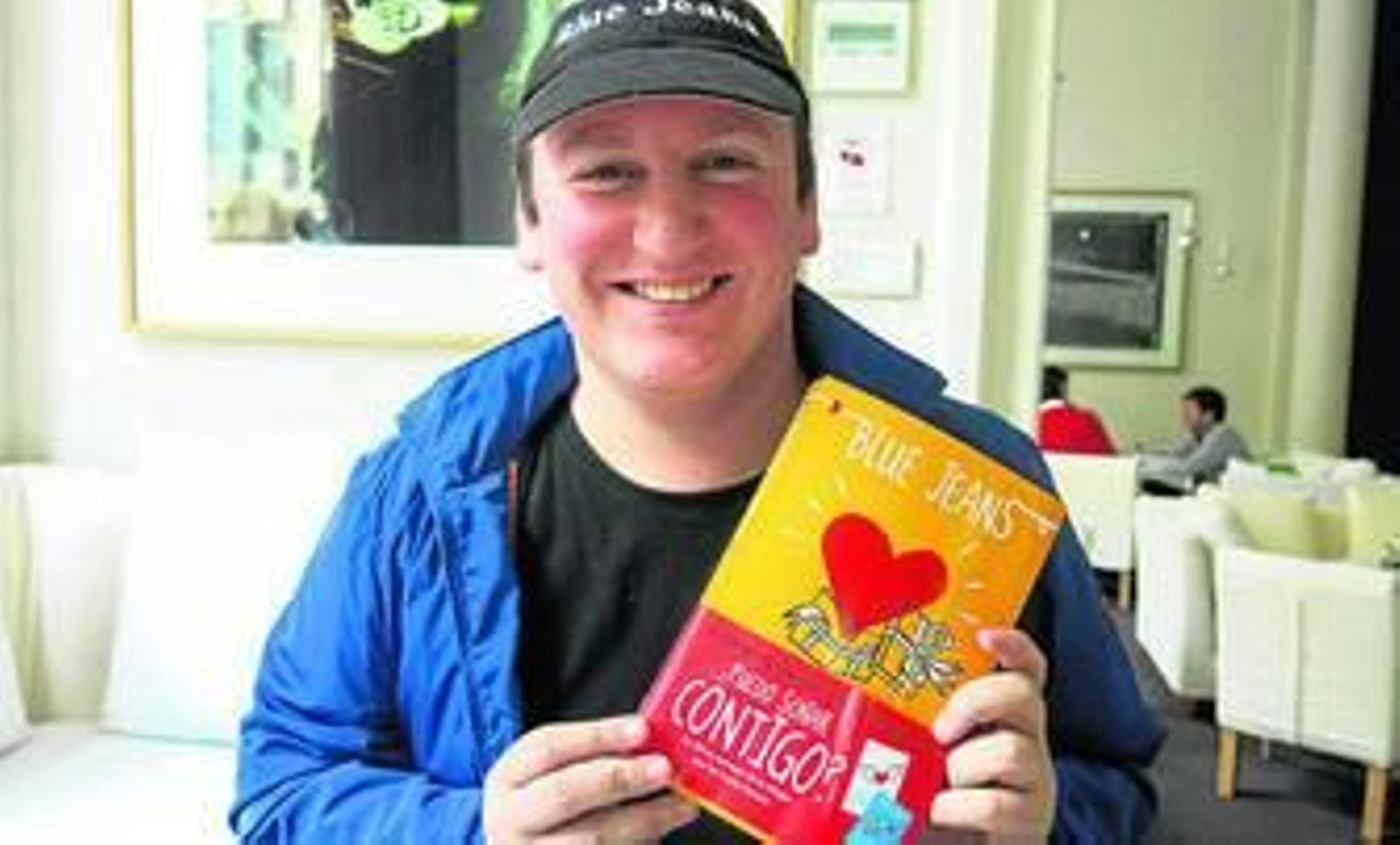 1. Blue Jeans presenta esta tarde su libro en el Palacio de Bibataubín. 2. Los títeres llenaron ayer Puerta Real. 3. Rocío Selene presentó 'Pegaso'. 4. David López  y su segunda parte de 'Alma en sumisión'. 5. Presentación del proyecto  de poesía y danza '¿Eres tú?'.