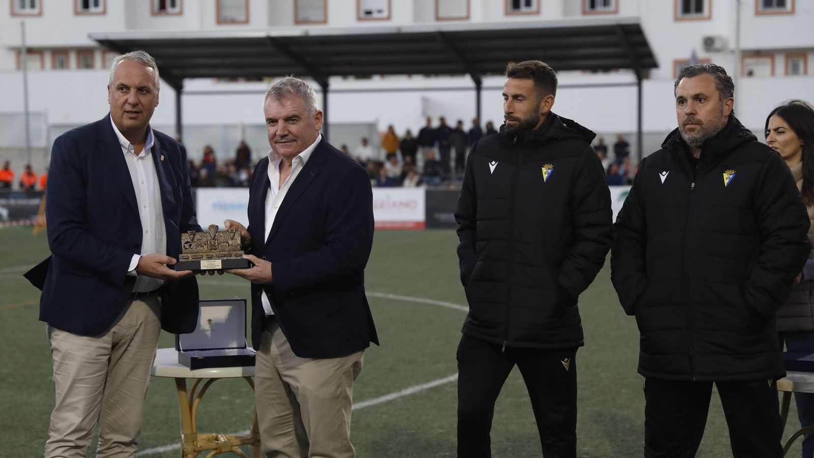 Las fotos de la visita del Cádiz CF para celebrar el 50 aniversario del CD Guadiaro