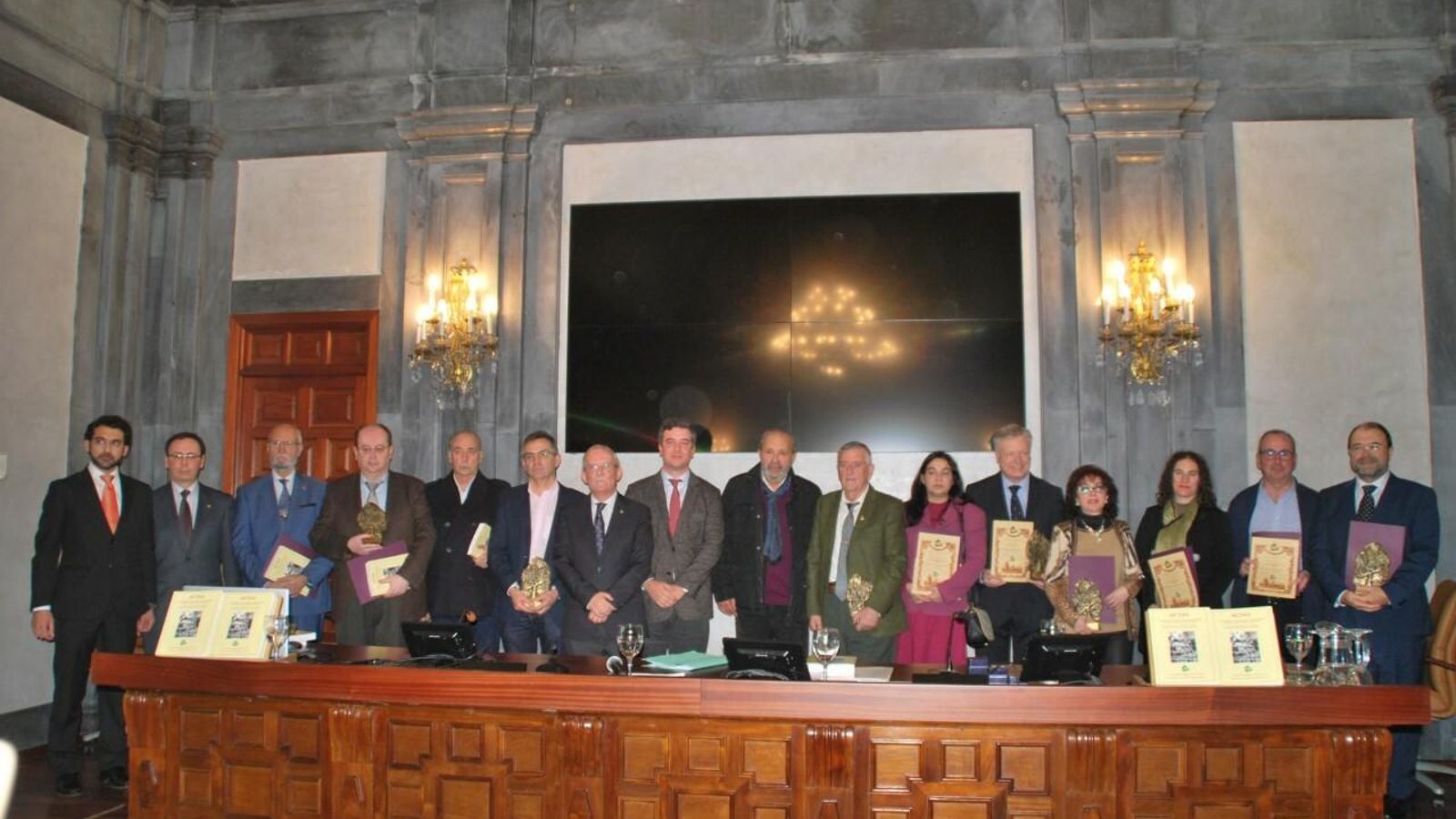 Todos los premiados, al finalizar el acto.