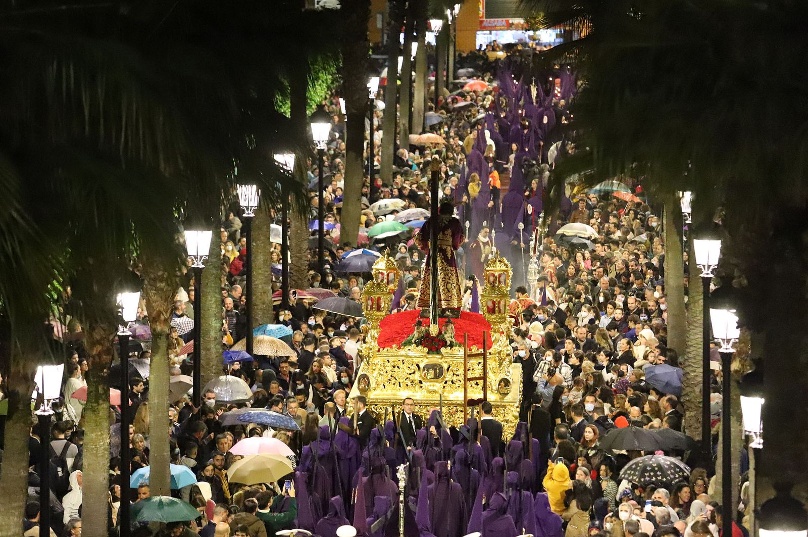 Imágenes de Pasión en su procesión por Huelva