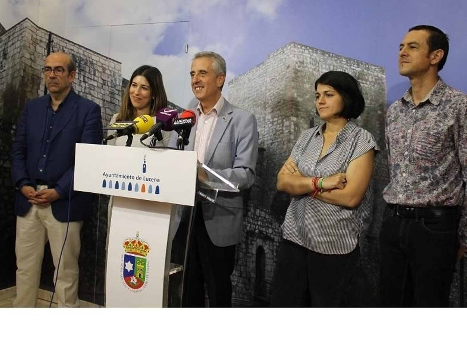 El alcalde de Lucena, Juan Pérez, con sus concejales.
