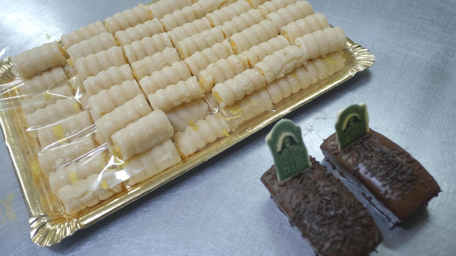 Huesos de santo y tumbitas, dos tradiciones que conviven.