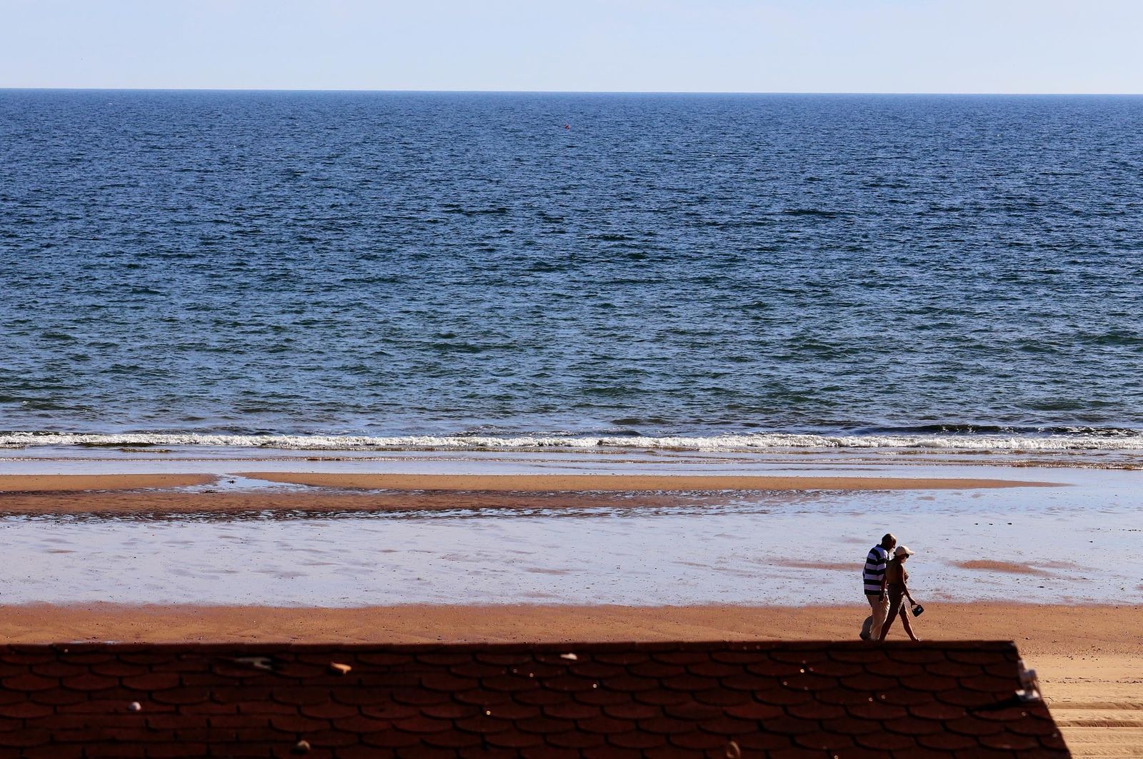Imágenes de la playa de Punta Umbría en la fase 1 de la desescalada