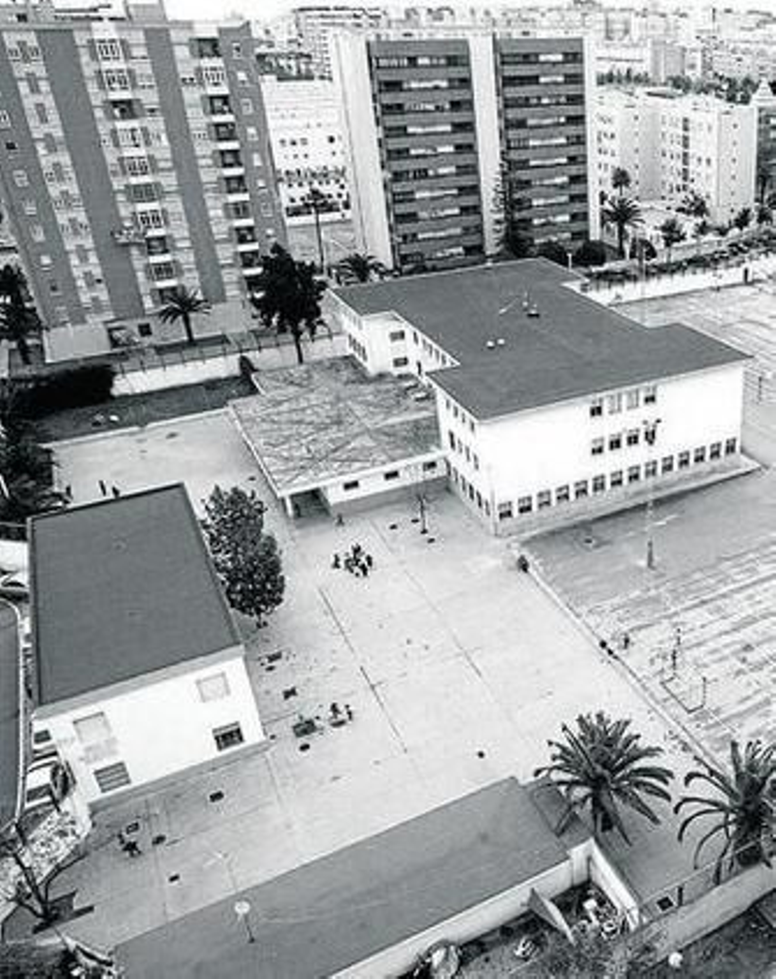 Imagen aérea del colegio Gadir en la barriada de La Paz.