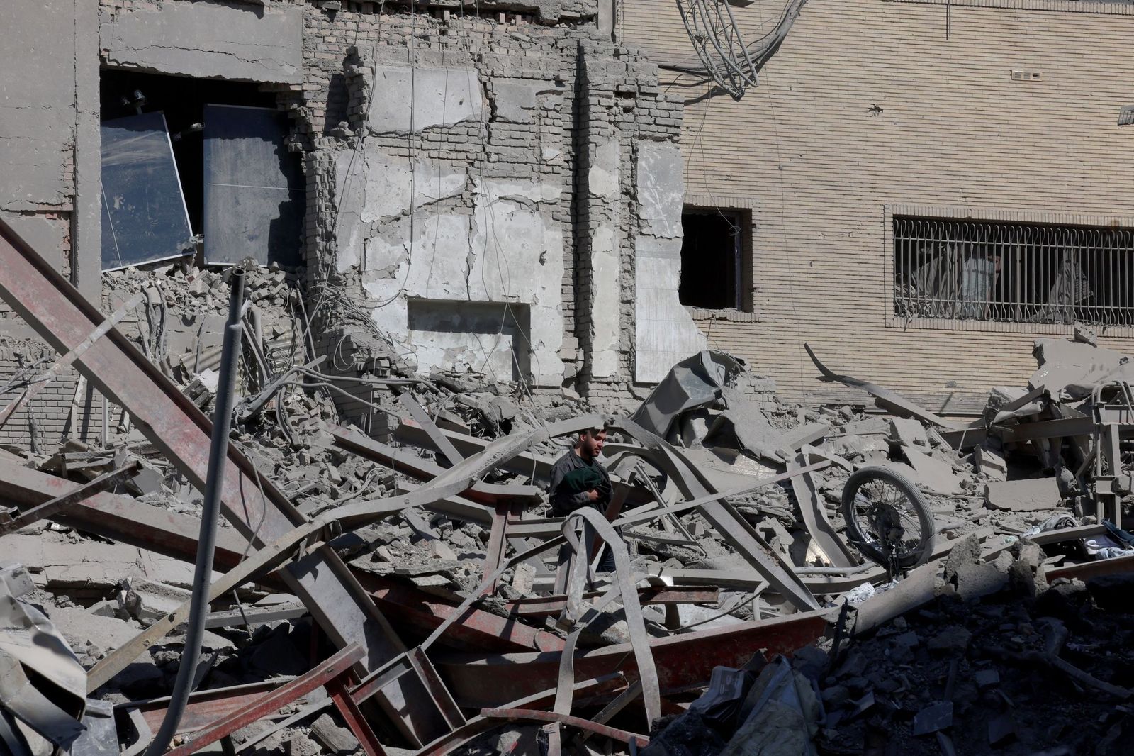 Las fotos de los bombardeos en Irán y Líbano