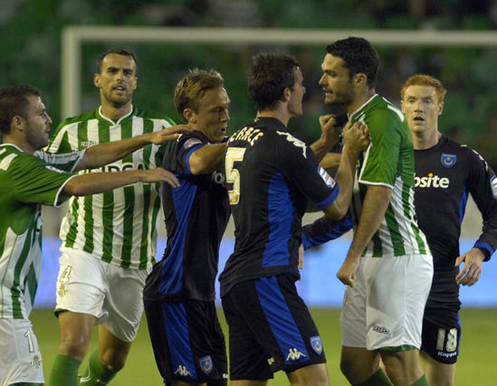 Imágenes del partido entre el Real Betis y el Portsmouth inglés.

Foto: Manuel Gómez