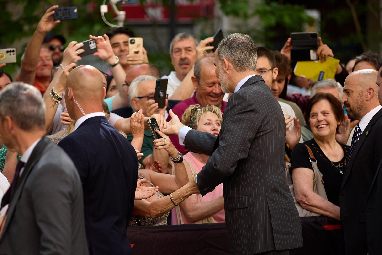 El Rey Felipe VI visita la Basílica de las Angustias, Mayo 2025 Las imágenes de la vista del Rey Felipe VI a la Basílica de la Virgen de las Angustias de Granada
