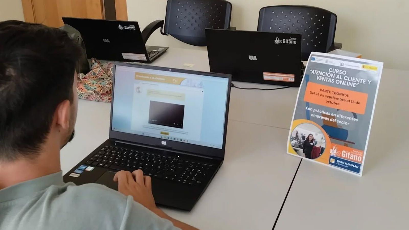 Uno de los participantes del programa realizando una formación.