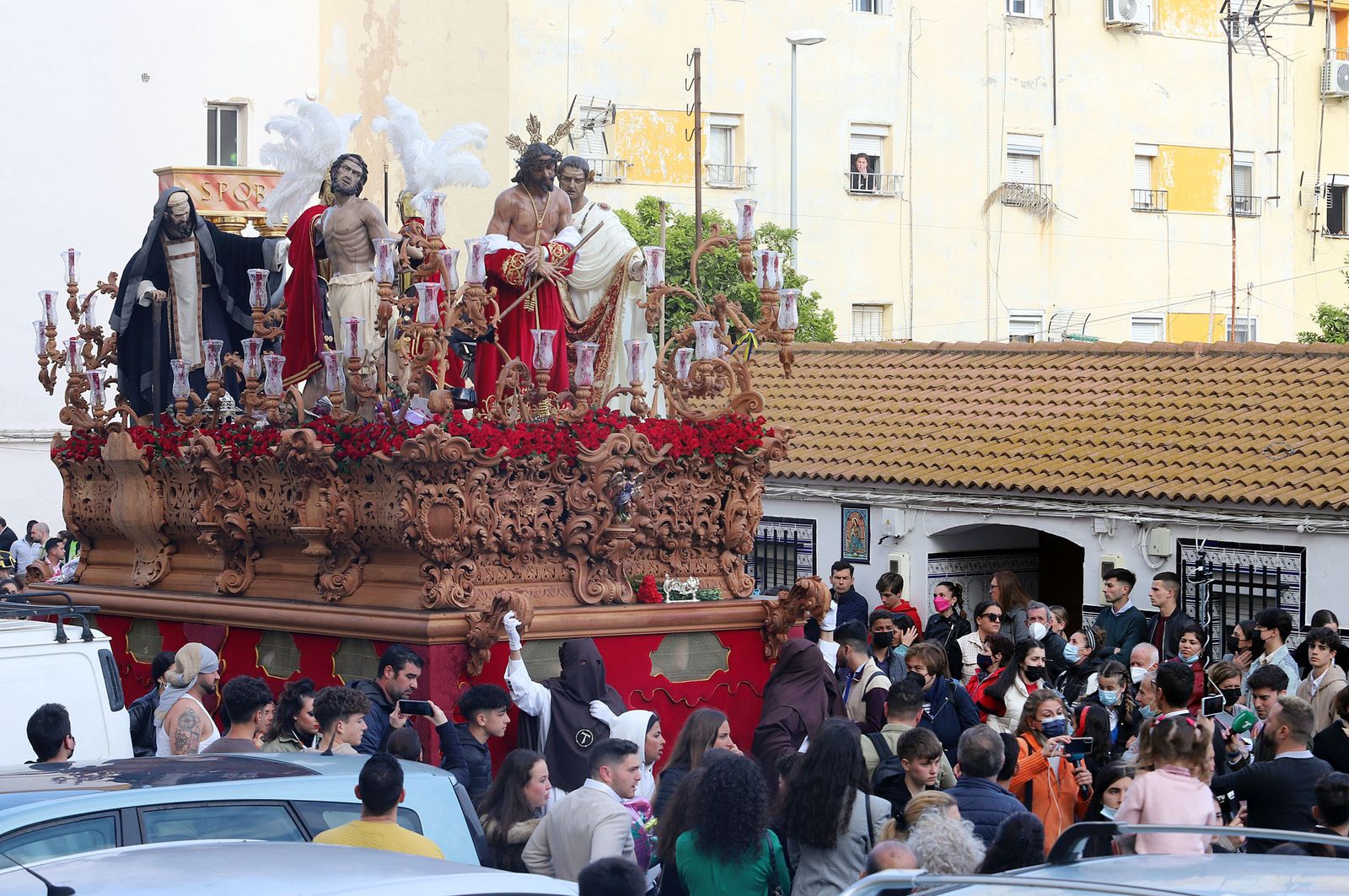 Imágenes de la procesión de La Sentencia por las calles de Huelva