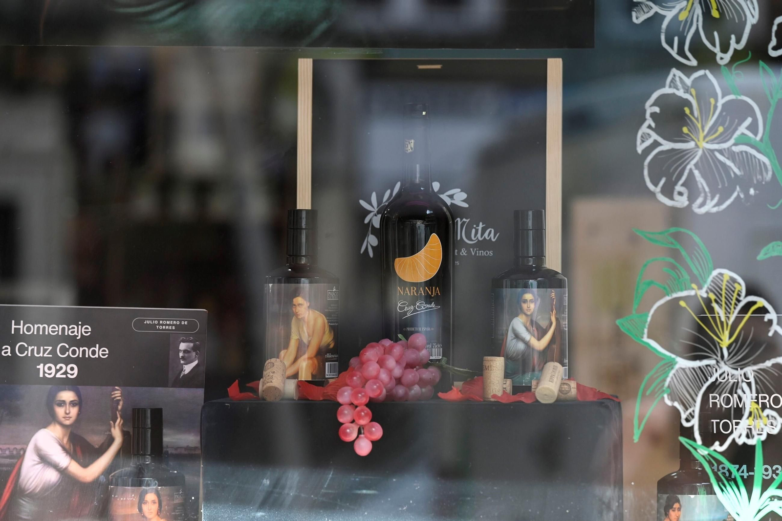 Las mejores imágenes del concurso de escaparates dedicado a Julio Romero de Torres