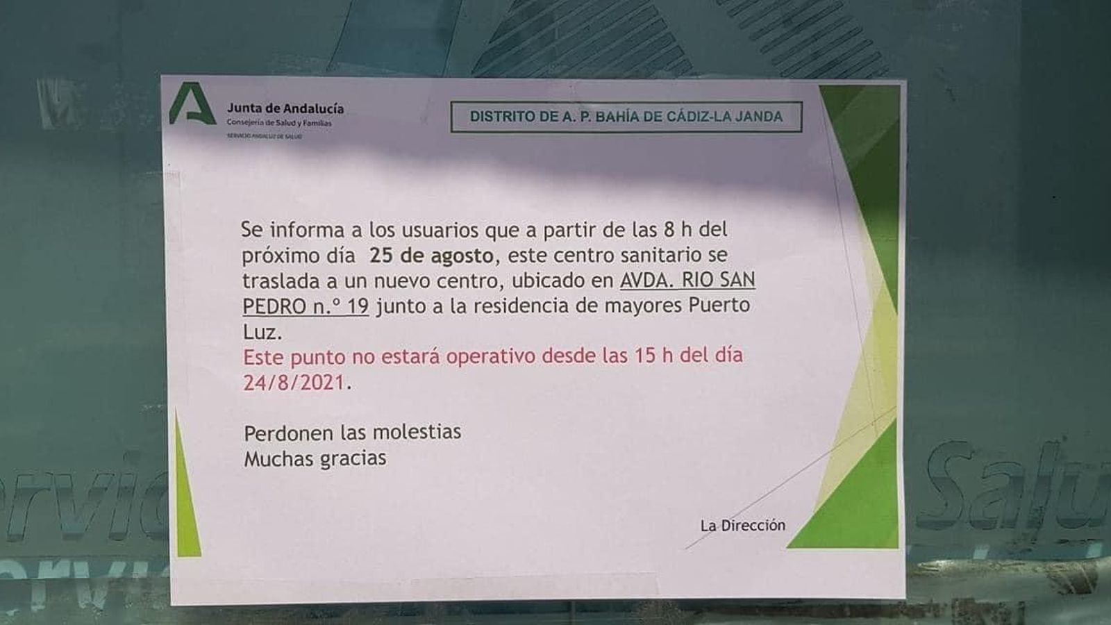 El cartel que indica a los usuarios el traslado a la nueva ubicación.