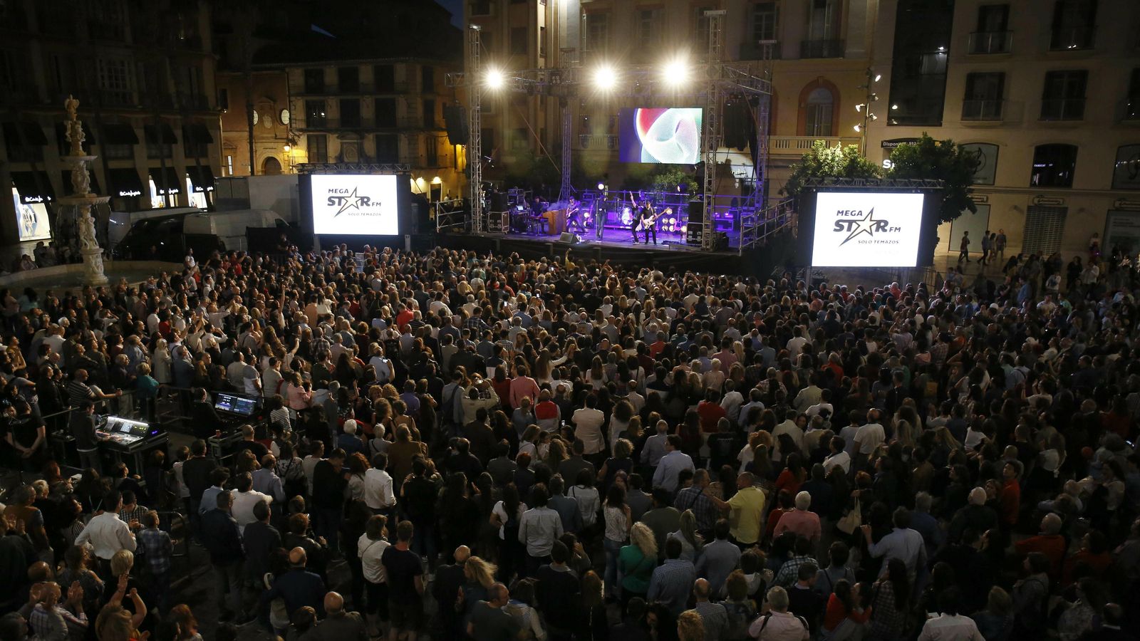 Nadie quiere perderse las cientos de actividades de la Noche en Blanco.