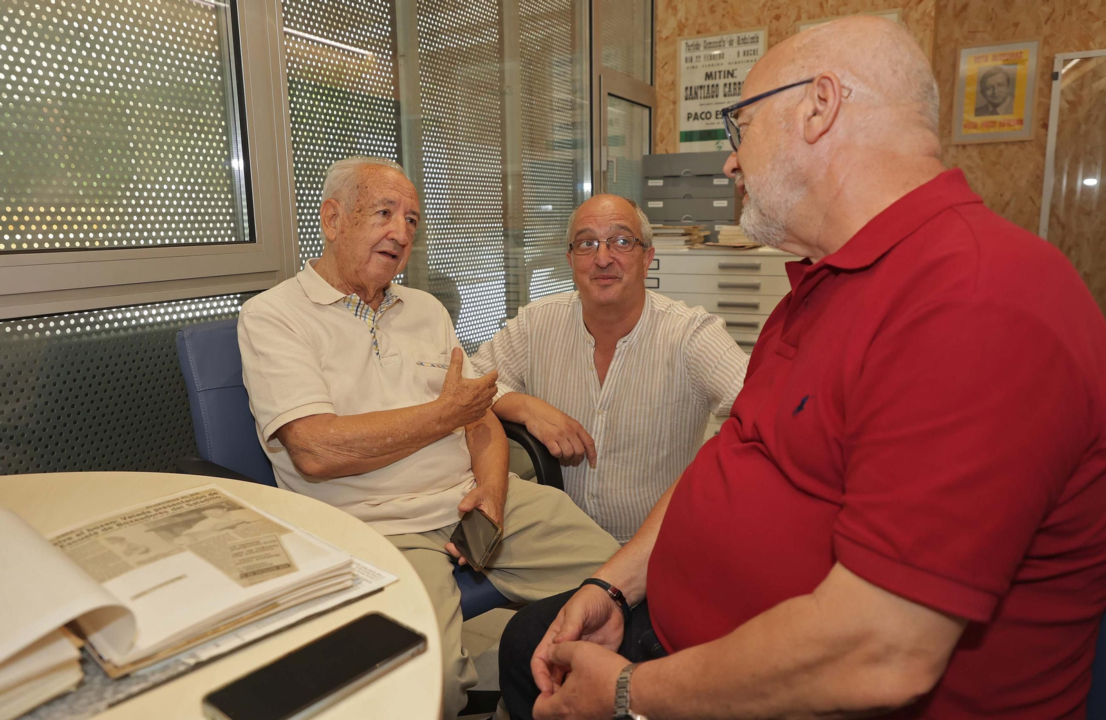 Donanción de la biblioteca y el fondo domucomental de Paco Esteban a la UCA, en imágenes