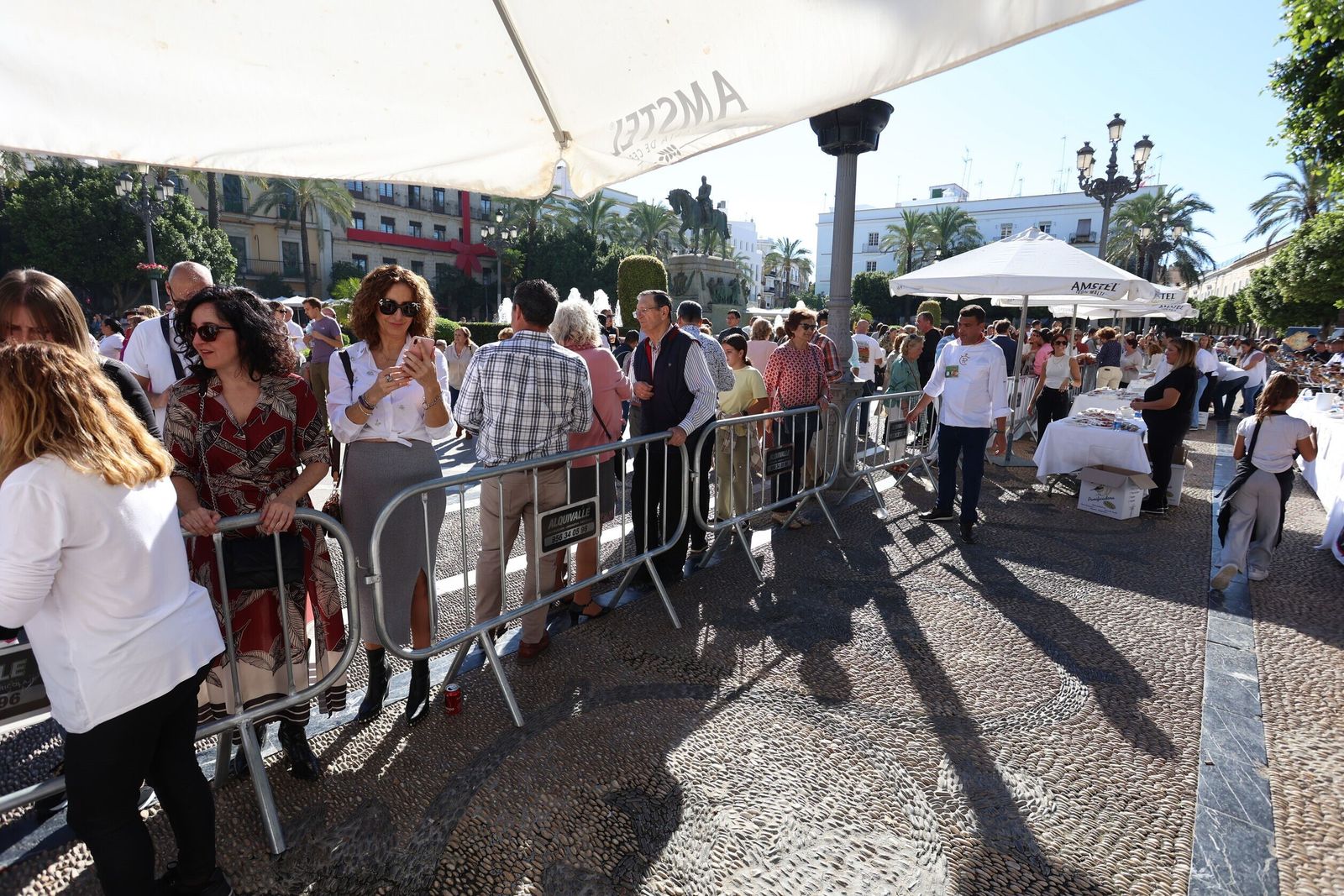 Cortadores de jamón en la plaza del Arenal a beneficio del Hogar San Juan