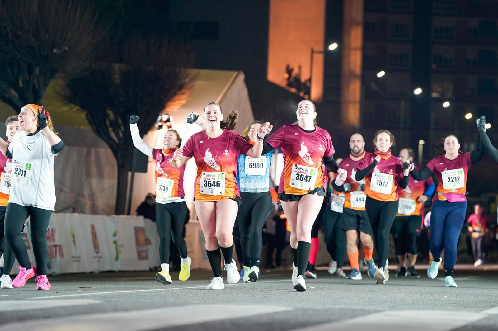 En imágenes: búscate en tu llegada a meta de la Carrera de San Antón 2026 (4)