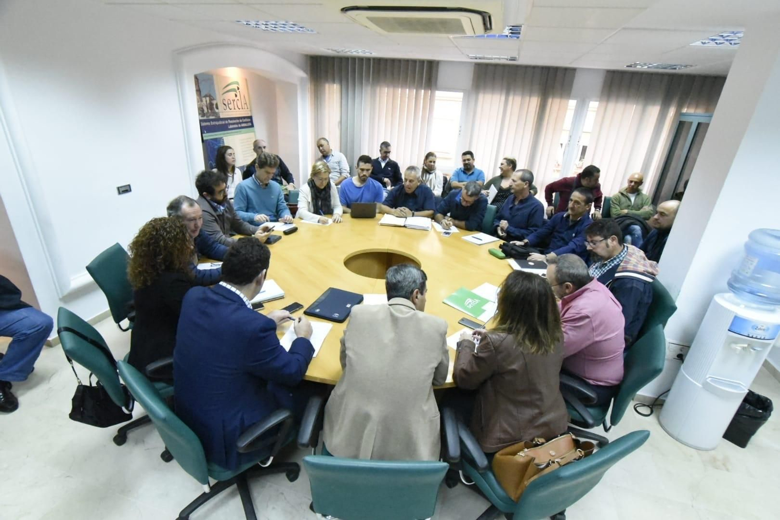 Los representantes de la compañía y del comité, reunidos este miércoles en el Sercla de Algeciras.