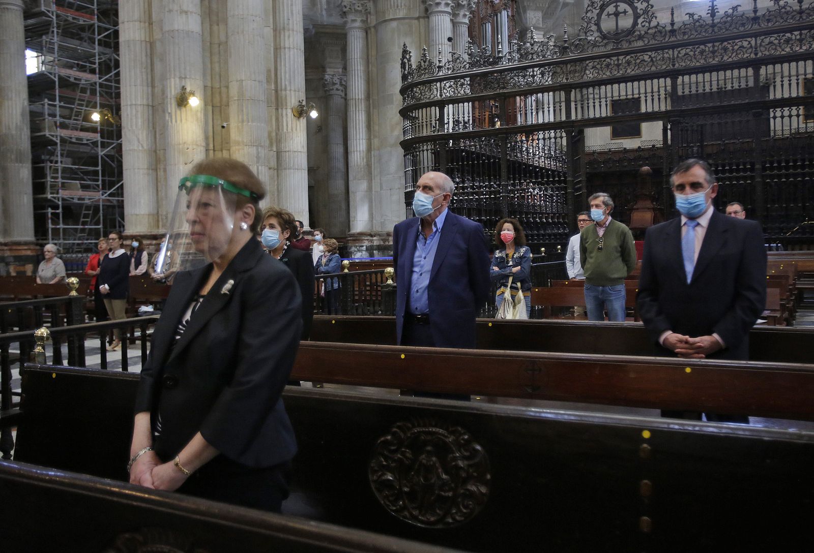 Primera misa en la Catedral de Cádiz, oficiada por el Obispo.