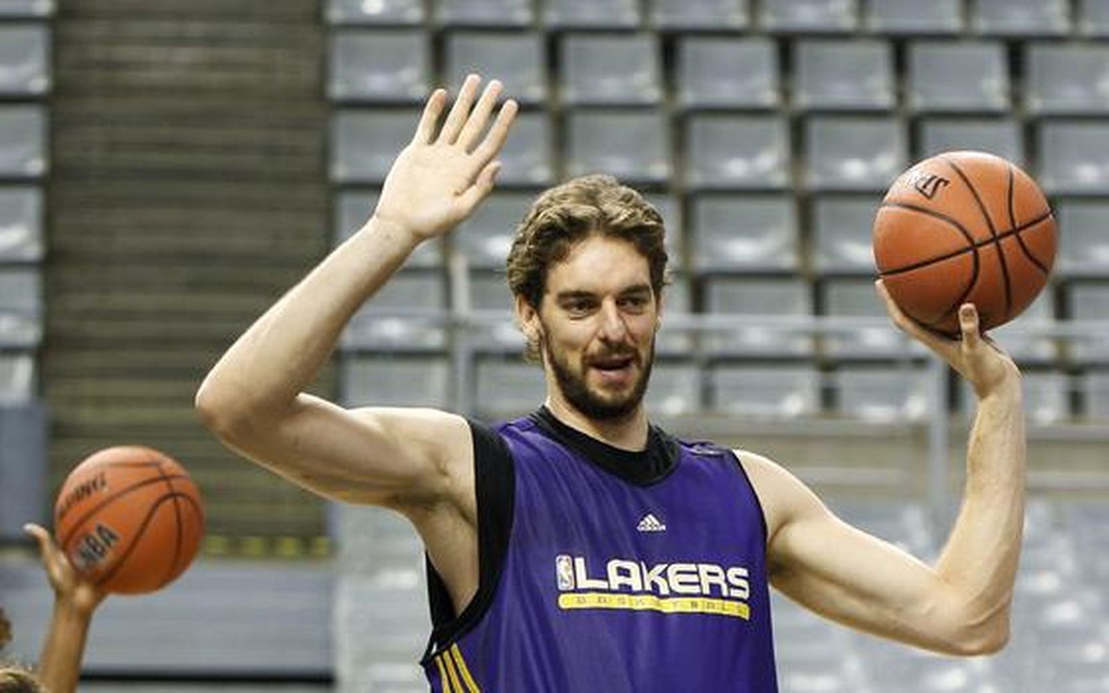 Los Lakers preparan su partido de la gira europea de la NBA frente al Regal Barcelona. / Reuters