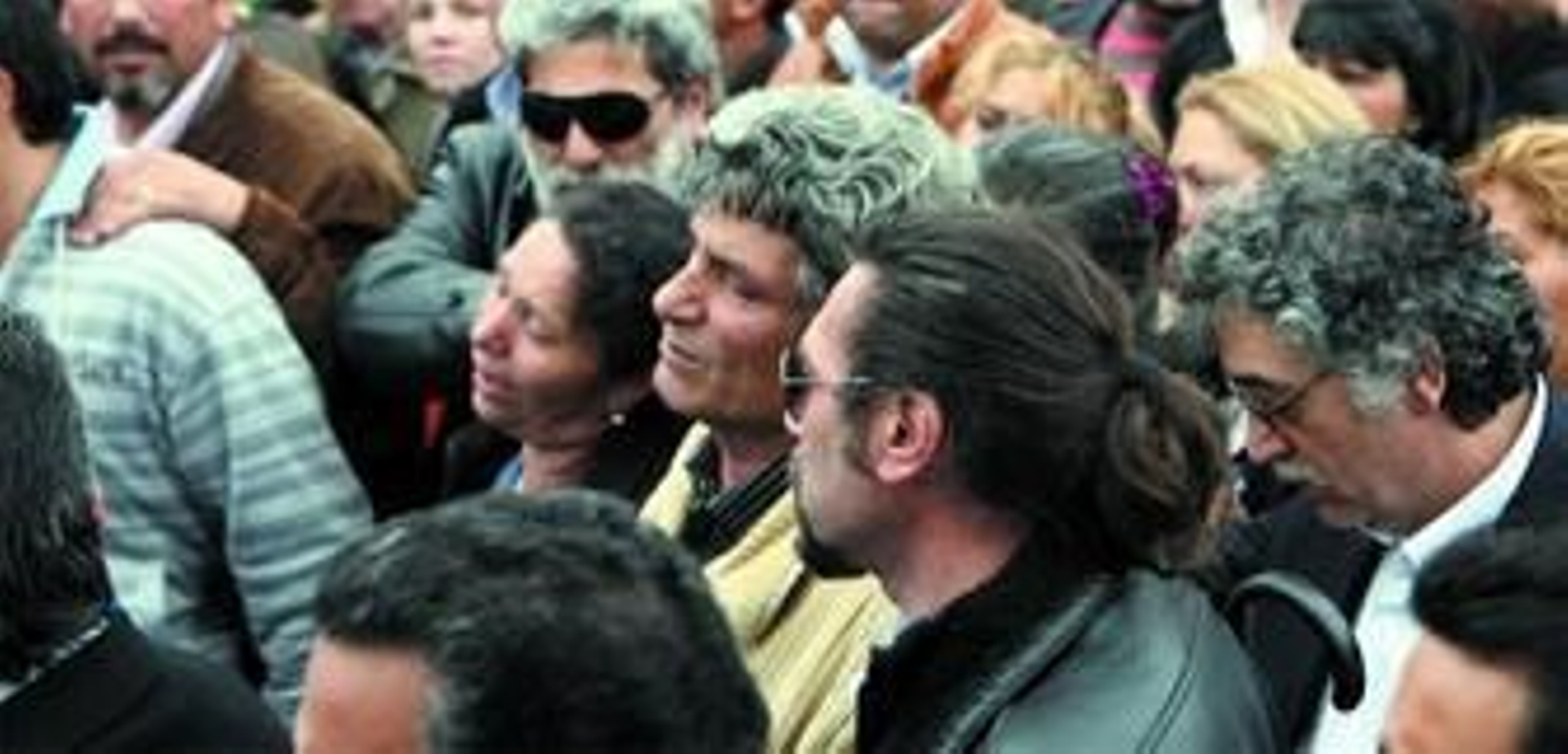 Los abuelos paternos de Mari Luz a la llegada al cementerio.