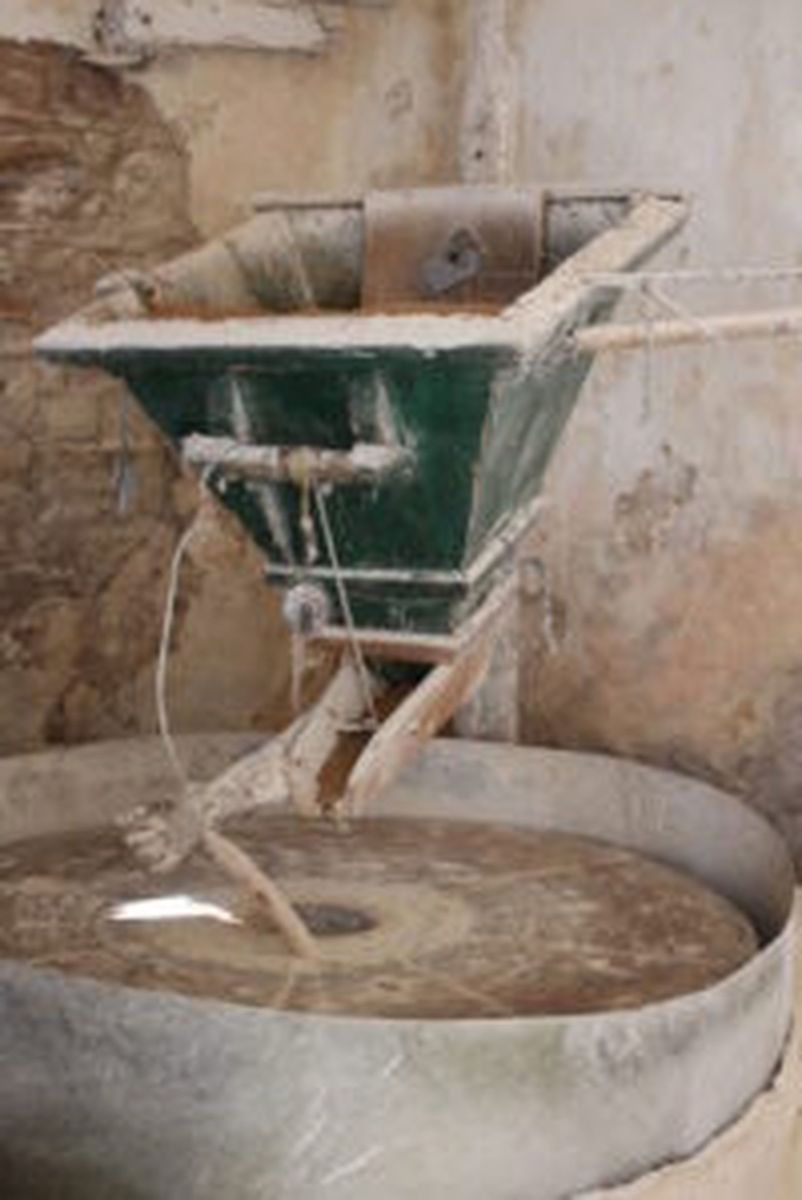 Tolva y piedra volandera.