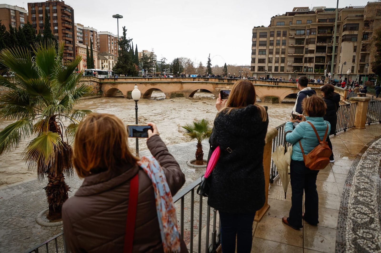 Así ha sido el desalojo de los últimos vecinos de la localidad de Dúdar debido al desembalse del Quéntar