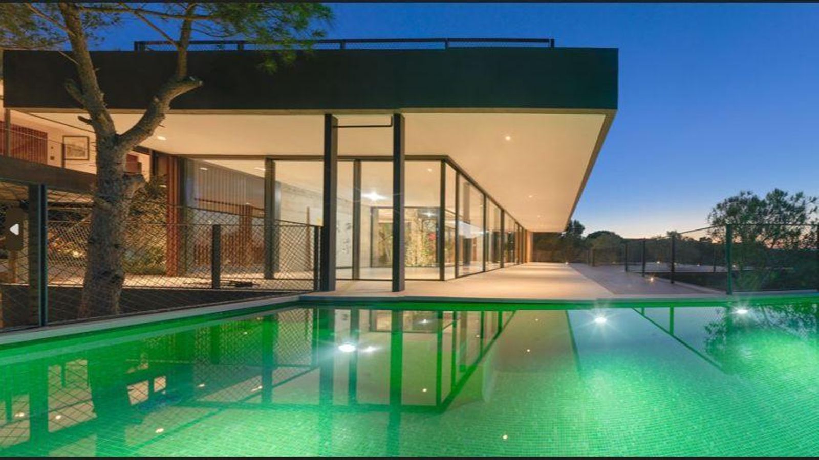 Villa Las Nubes, iluminada