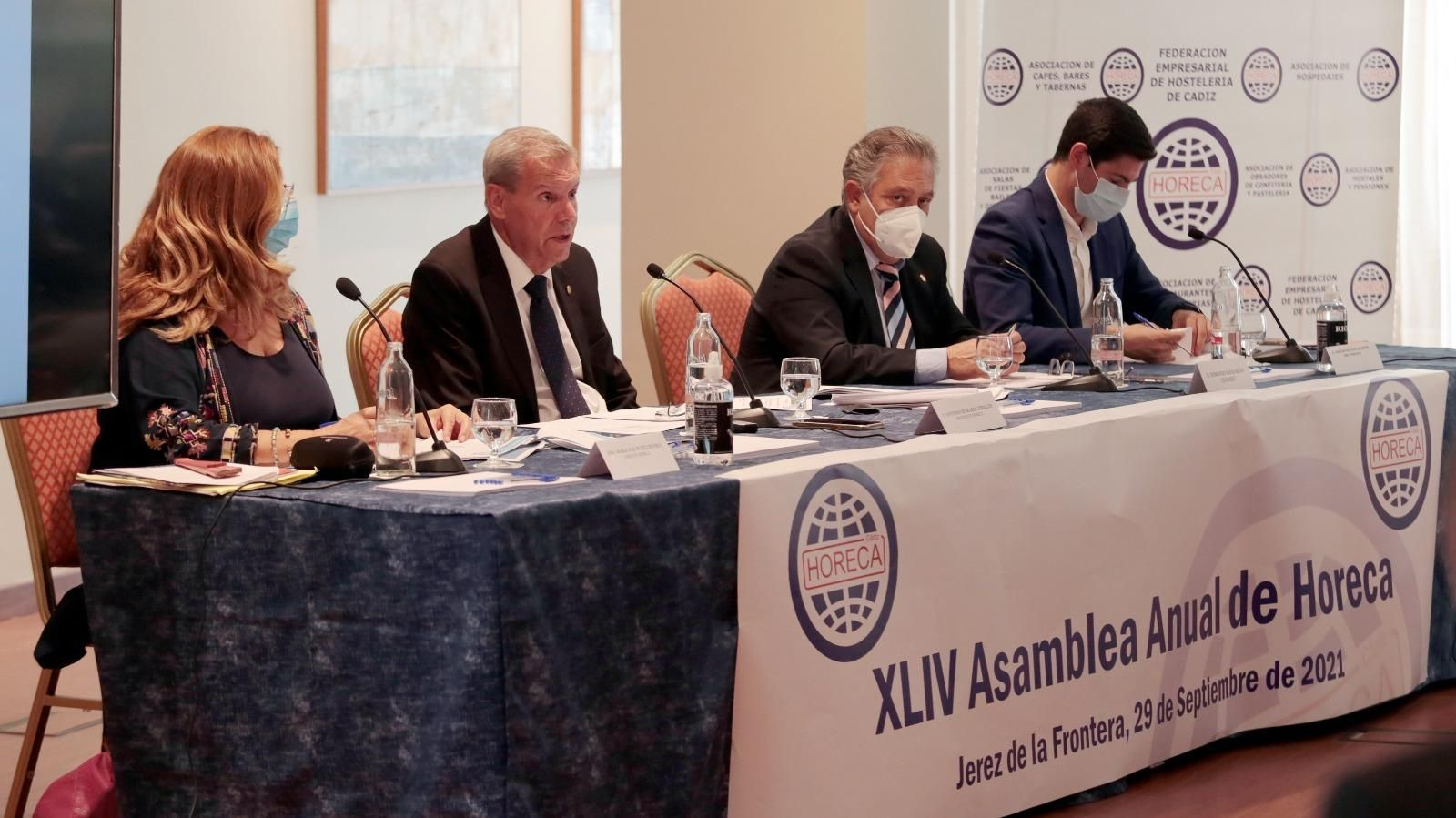 Presidencia de la asamblea de Horeca en la mañana de este miércoles.