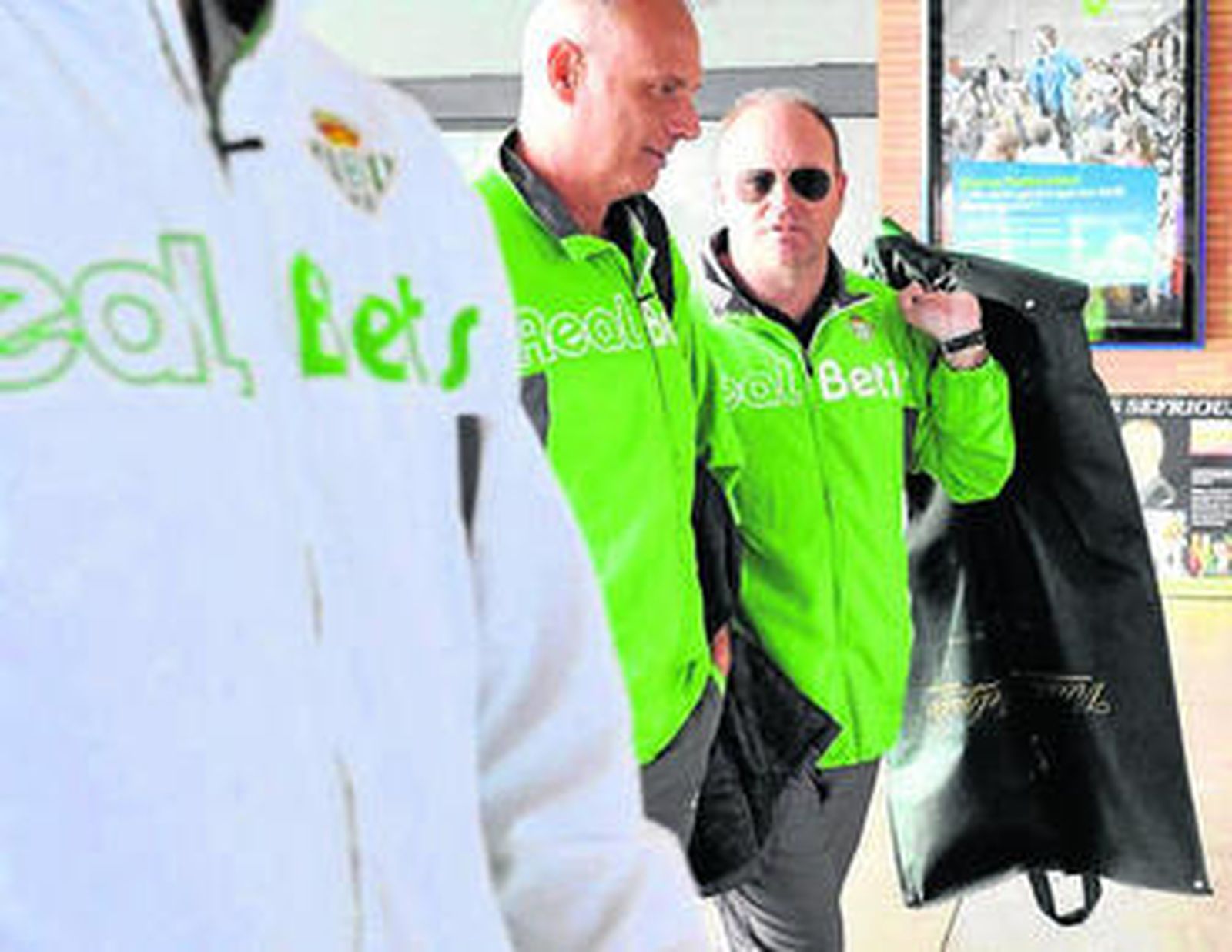 Tomás Calero, junto a Pepe Mel en un viaje del equipo.