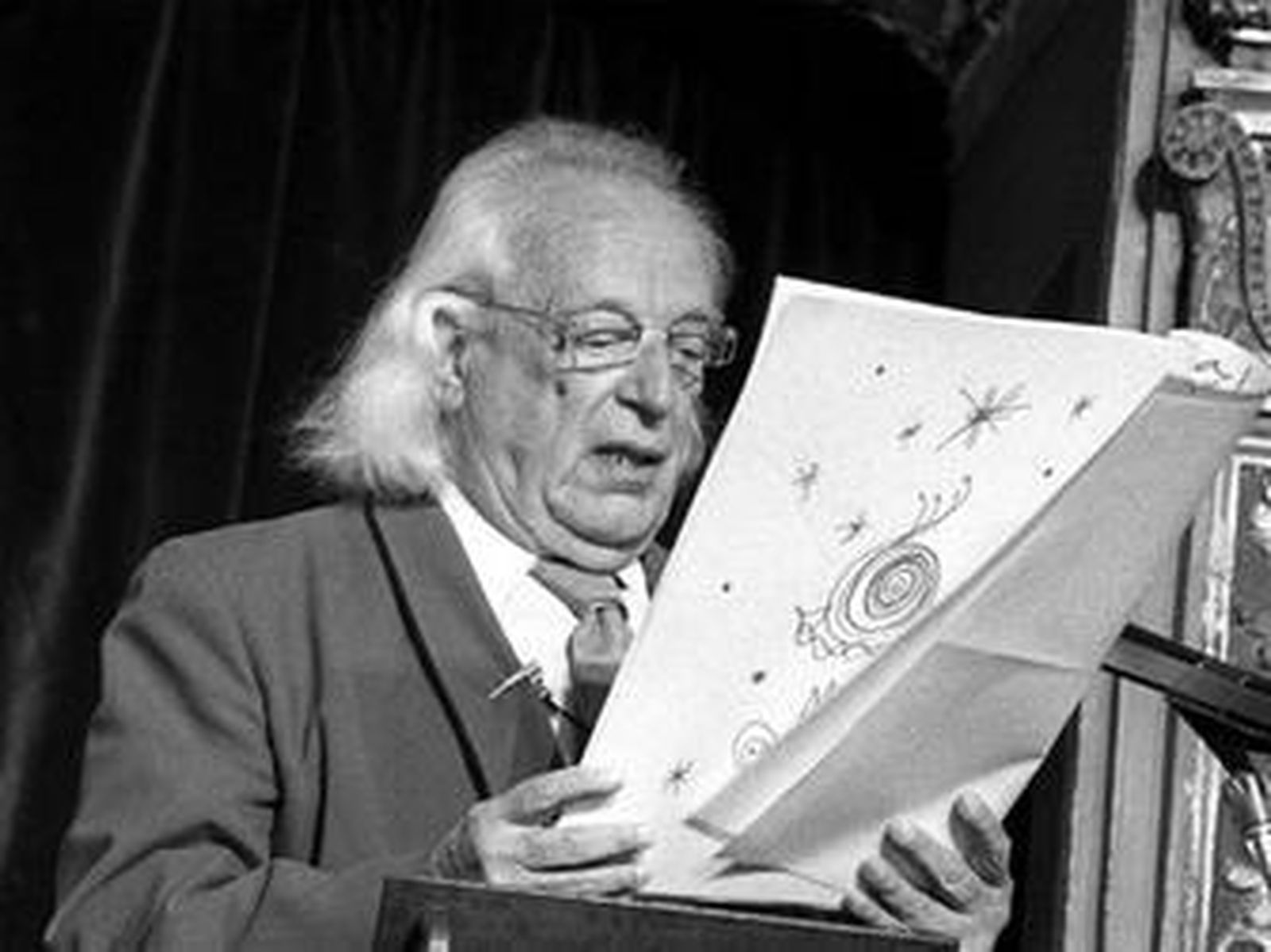 1983El poeta portuense Rafael Alberti, galardonado con el premio 'Cervantes'