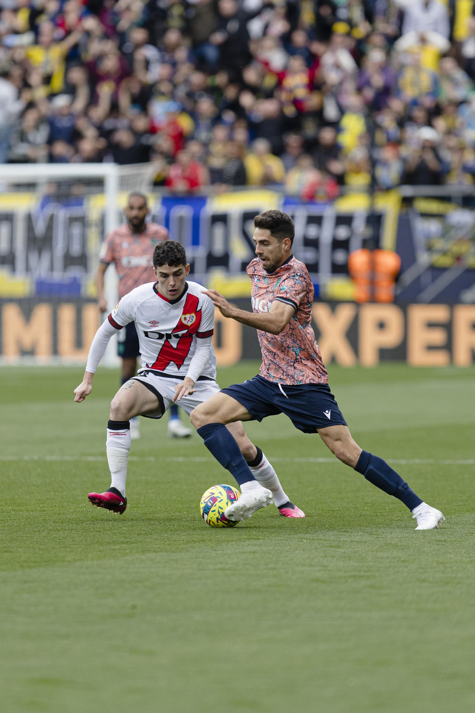 Las imágenes del partido entre el Cádiz C.F. y el Rayo Vallecano