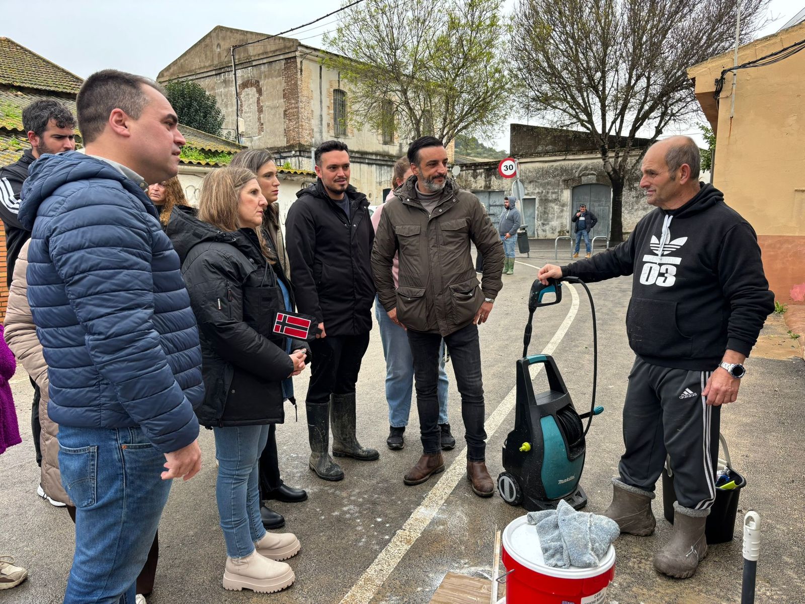 José Antonio Díaz y otros miembros del PSOE, este martes en El Portal.