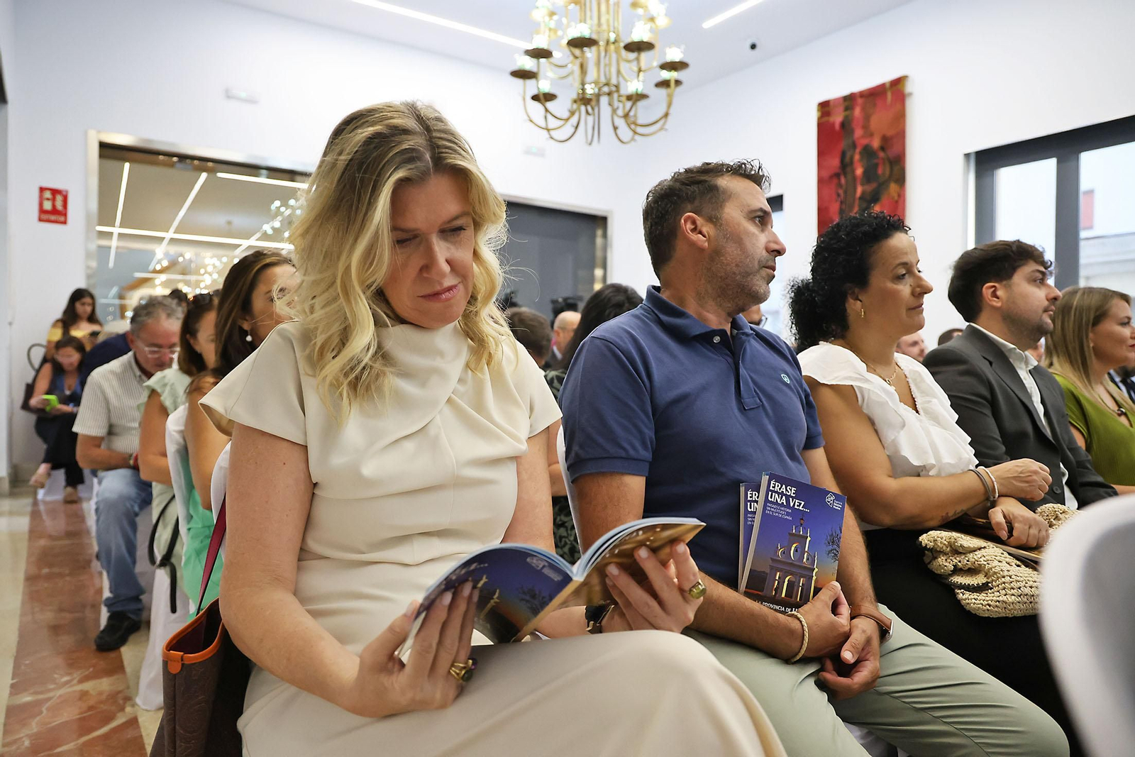 Imágenes de presentación de la guía de la Procesión Magna Mariana 2025 de Huelva Información