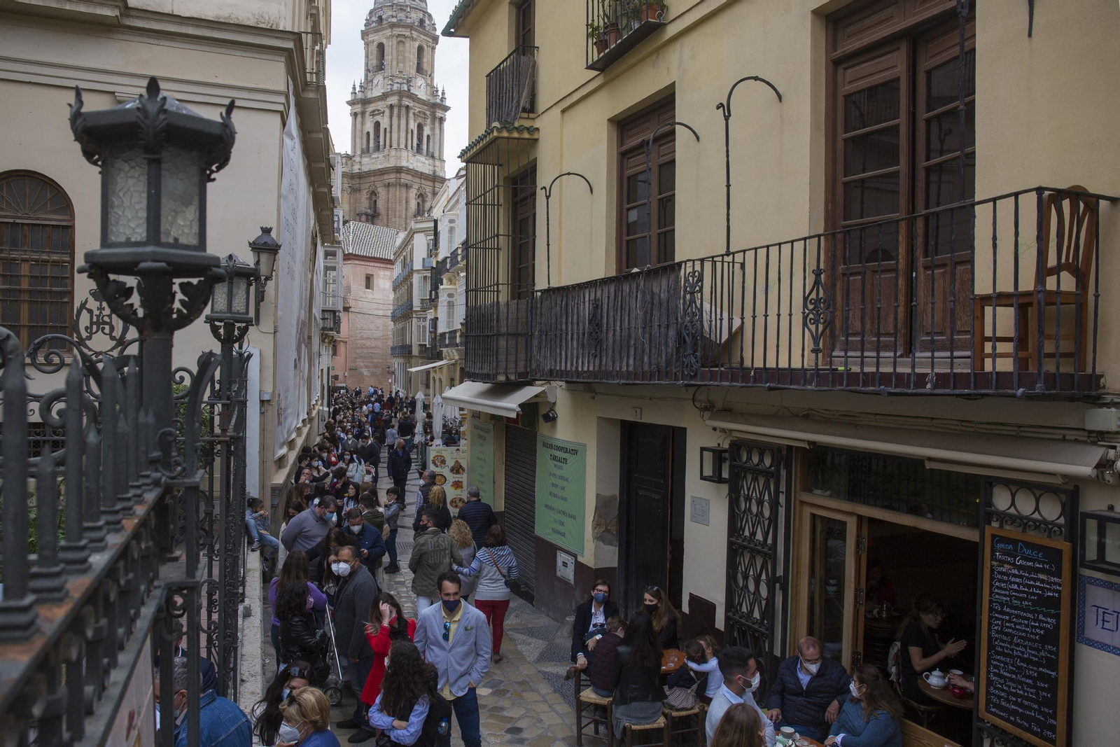 Las fotos del Domingo de Ramos, con largas colas en los templos