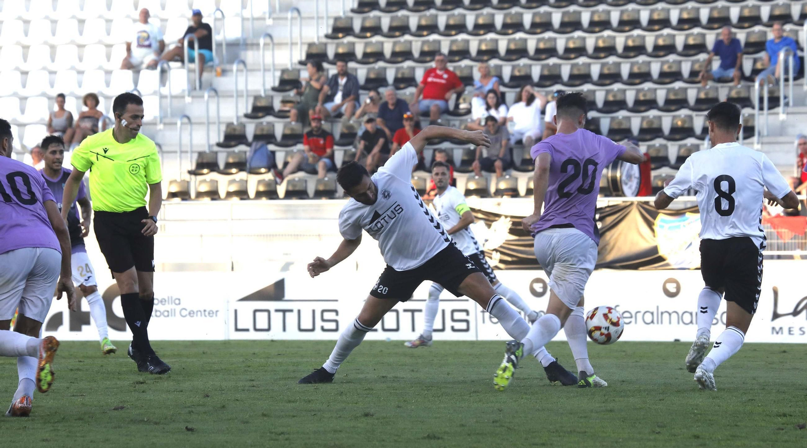 Las fotos del Balona - Estepona de pretemporada en el Ciudad de La Línea (1-1)