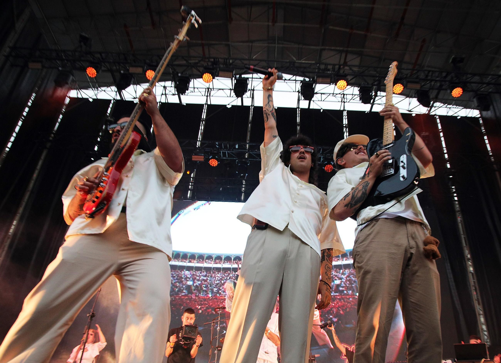 La Plazuela conquistan su tierra y llenan la plaza de toros con Roneo Funk Club