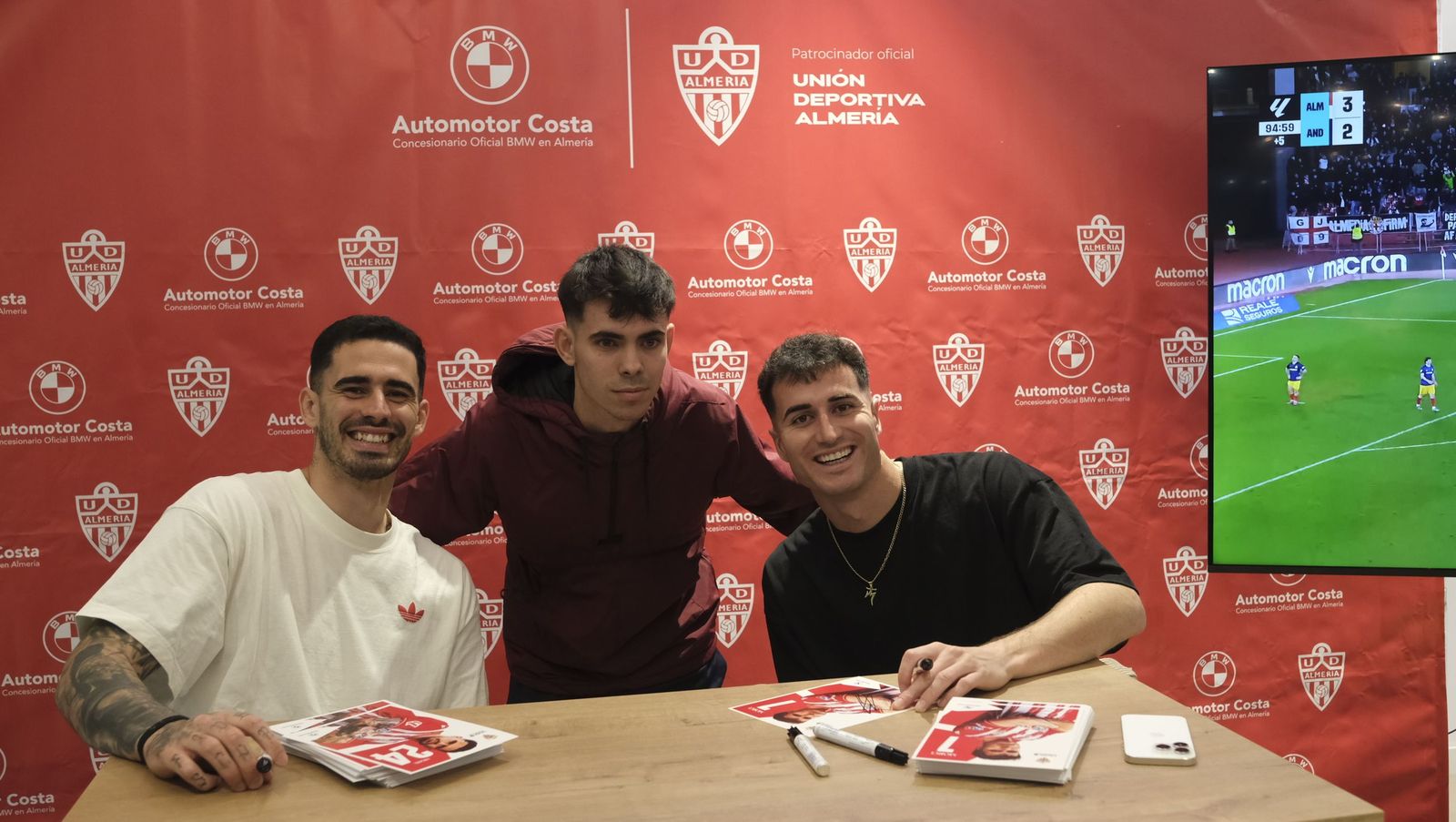 La firma de autógrafos de Jon Morcillo y Miguel de la Fuente en Automotor Costa BMW