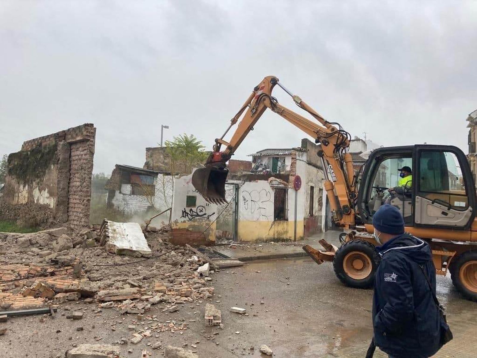 Trabajos de demolición en la zona del Campo de la Verdad.