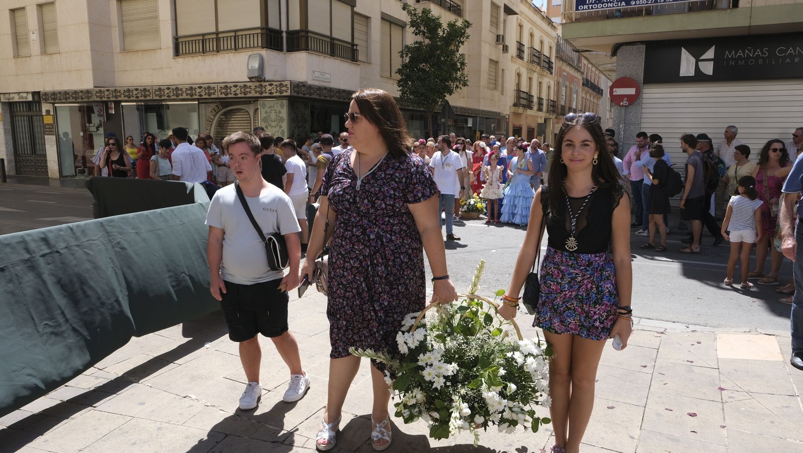 Imágenes de la ofrenda floral a la Virgen del Mar. Feria de Almería 2022
