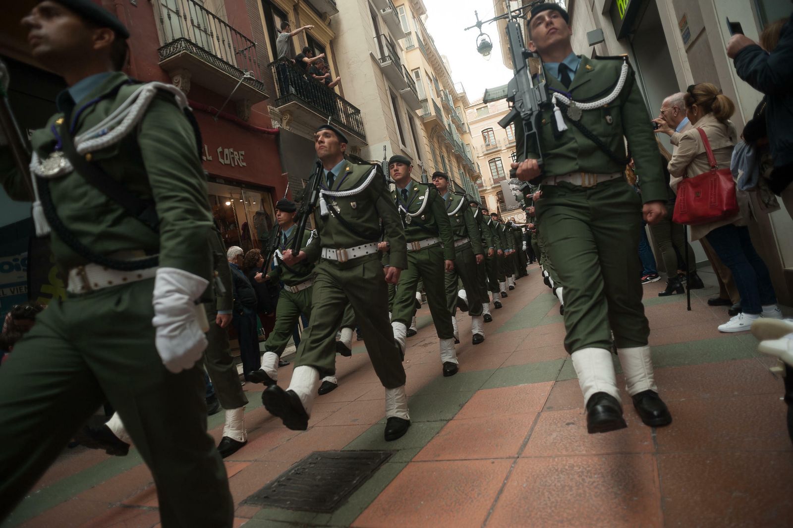 Fotos del desfile del traslado de Fusionadas en la Semana Santa de Málaga 2019.