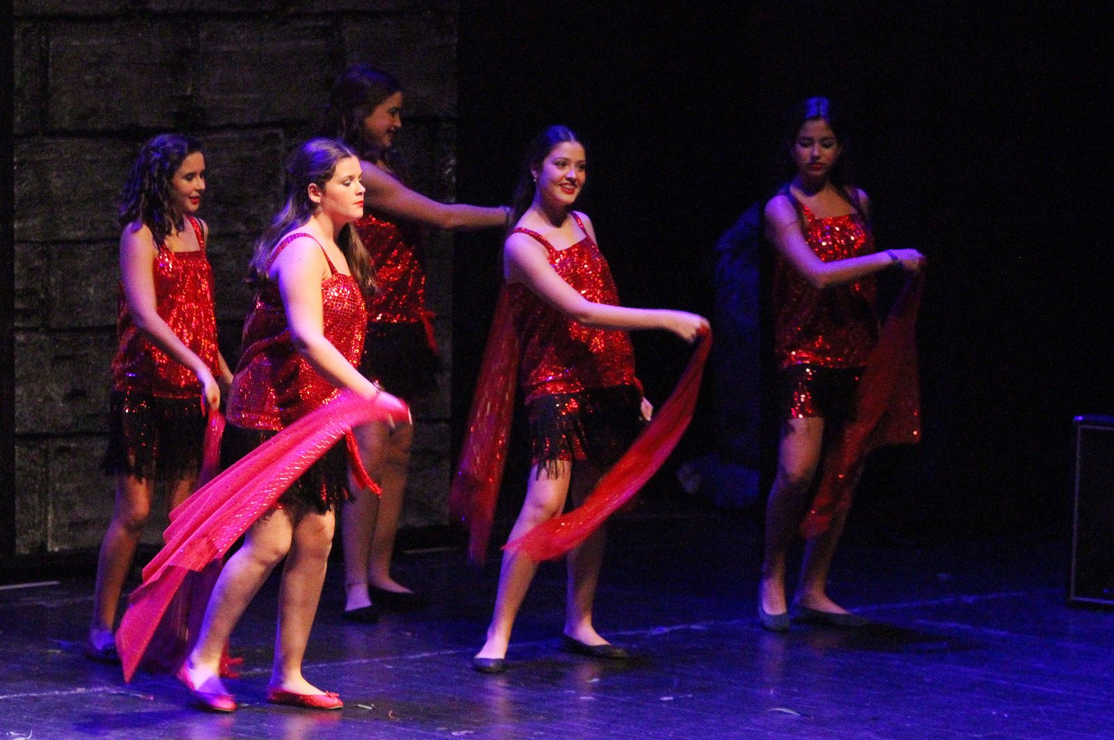 Imágenes de la representación 'El Ala Oeste' basado en la película de Disney 'La Bella y la Bestia'.