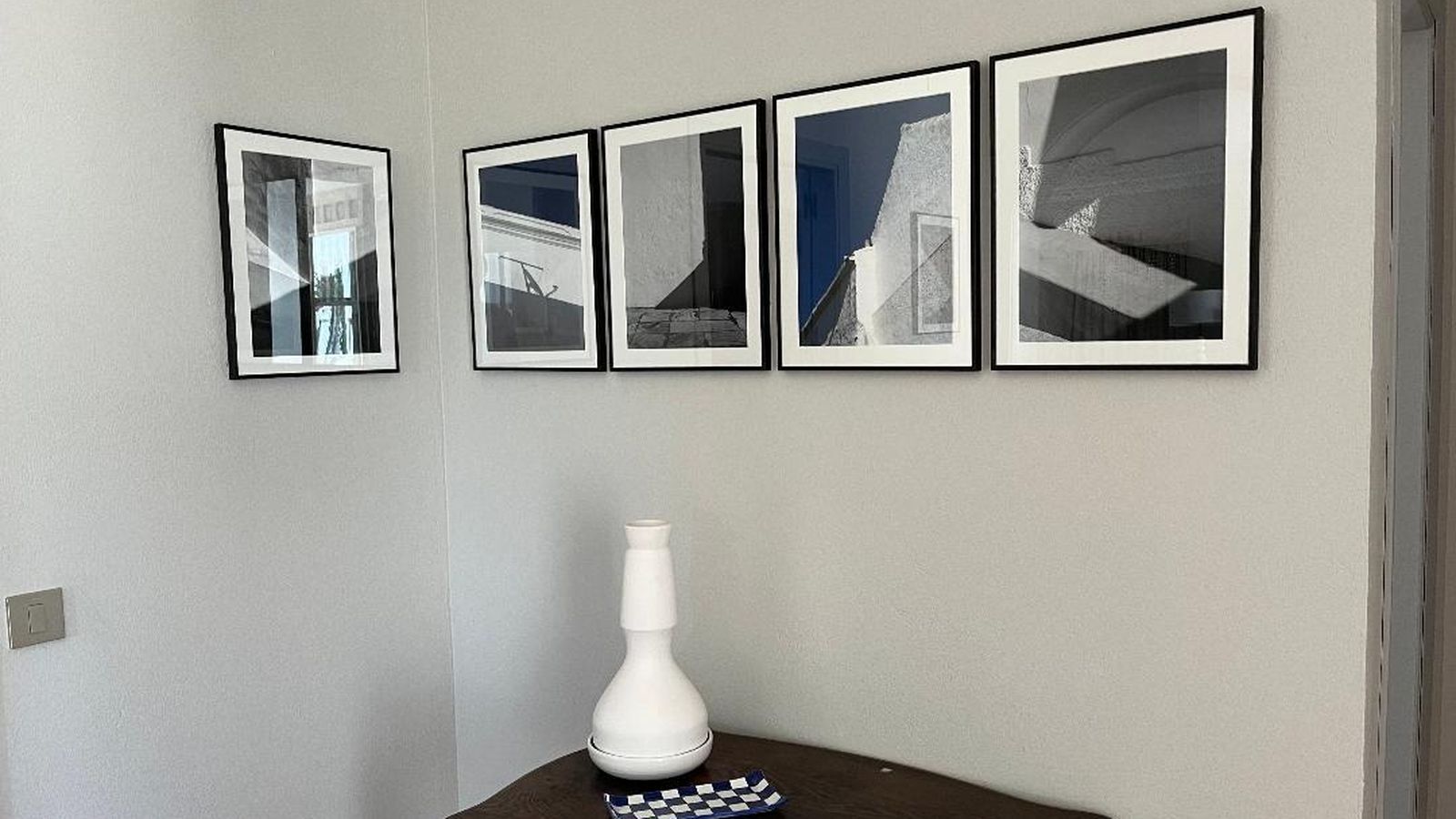 El distribuidor tiene obras de Macarena Gross.