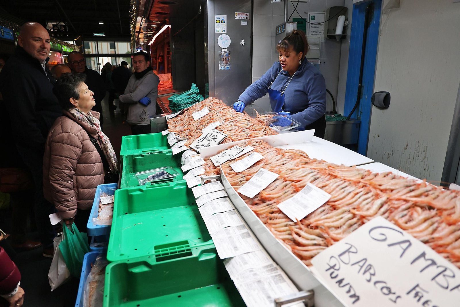 Ambientazo en el Mercado del Carmen para ultimar compras de Navidad