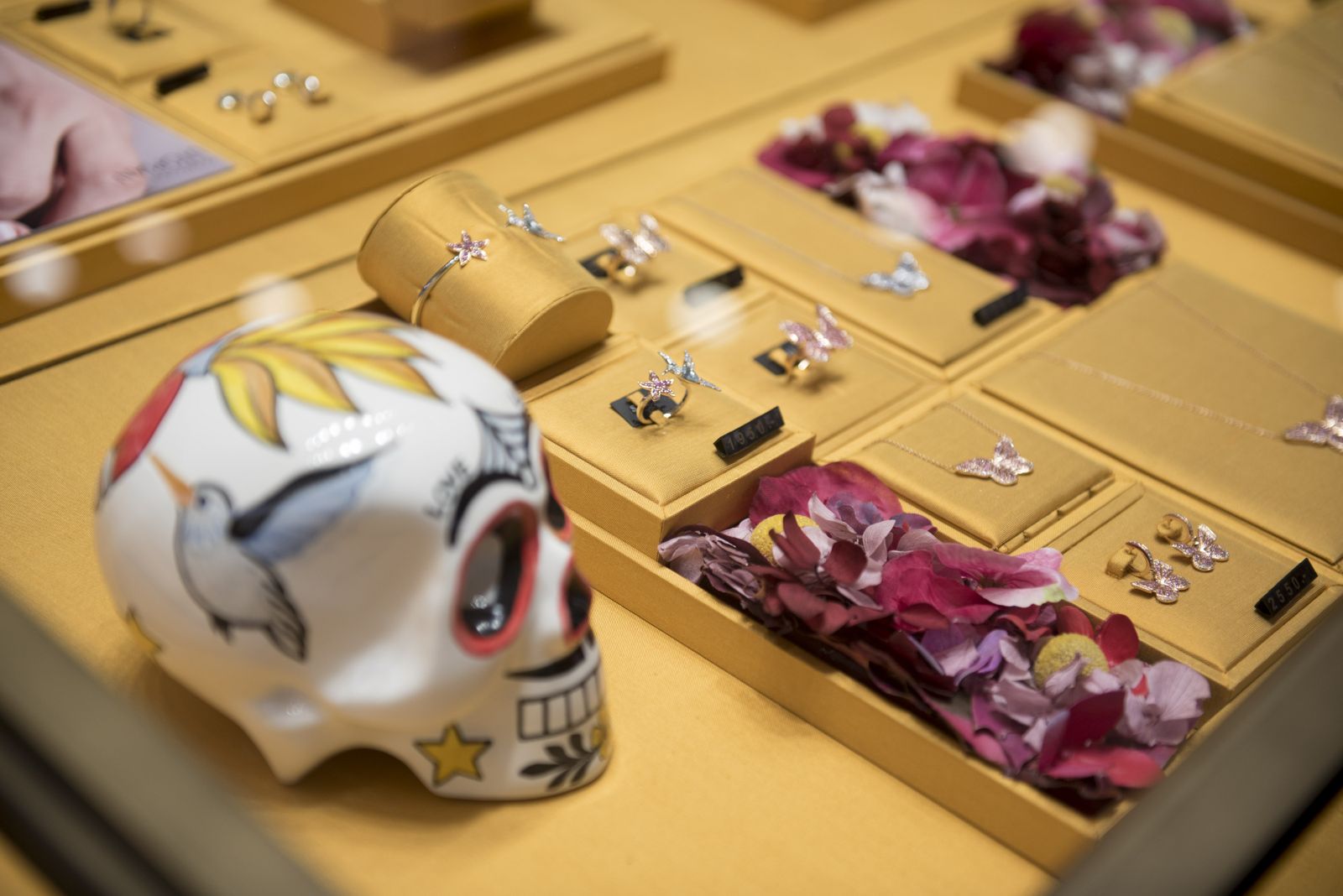 El colibrí y las mariposas monarca nuevos iconos de la colección 'Amuletos de Frida'