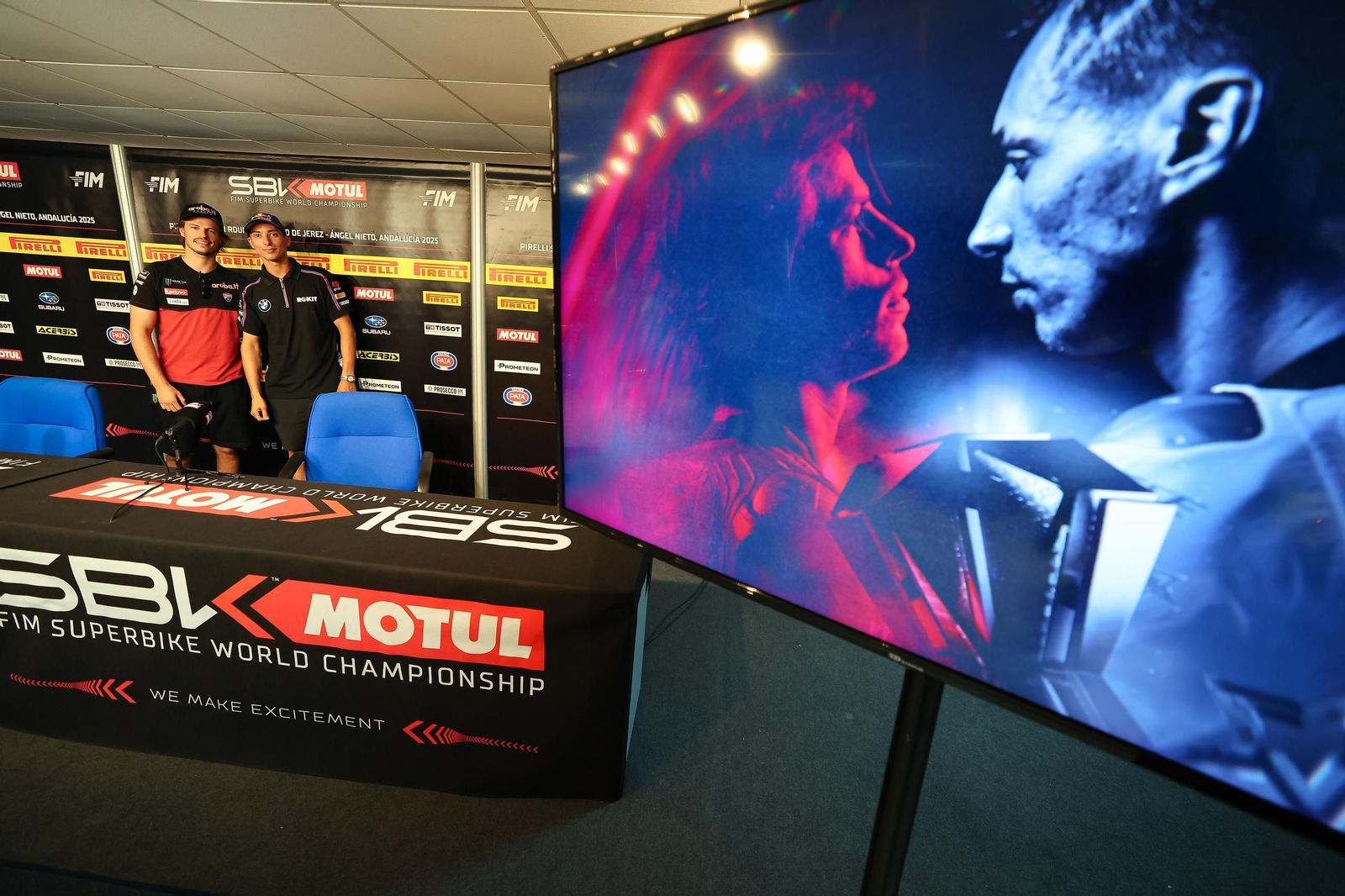 Nicolo Bulega y Razgatlioglu, en la rueda de prensa previa a la última prueba del Mundial de Superbike.