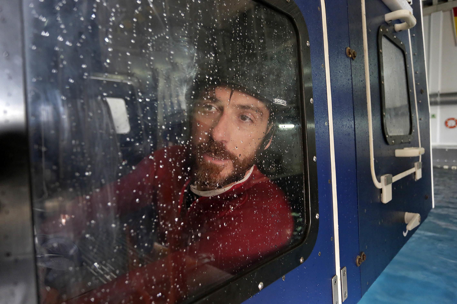 Una jornada de entrenamiento en el simulador de rescates en el mar de la Armada