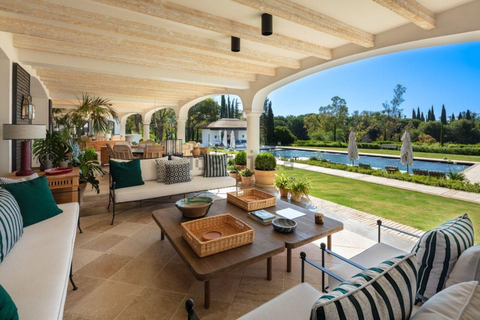 Terraza Así es por dentro la vivienda de lujo más a la venta en Málaga: 35 millones