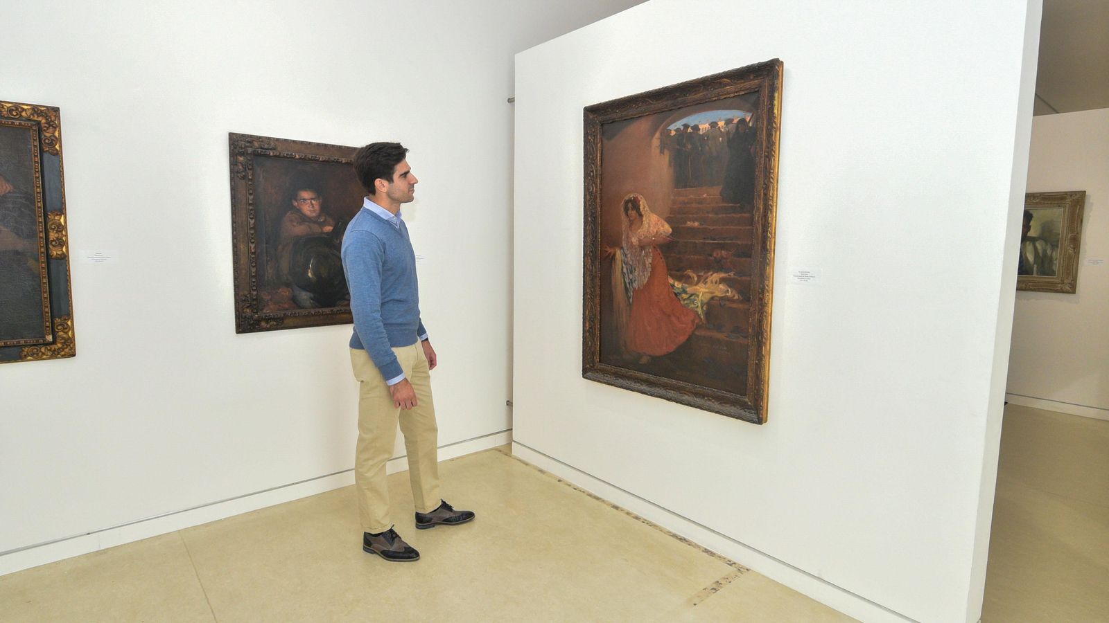 Miguel Ángel Pacheco ante la obra "La novia del torero" de Cruz Herrera Miguel Ángel Pacheco ante la obra "La novia del torero" de Cruz Herrera