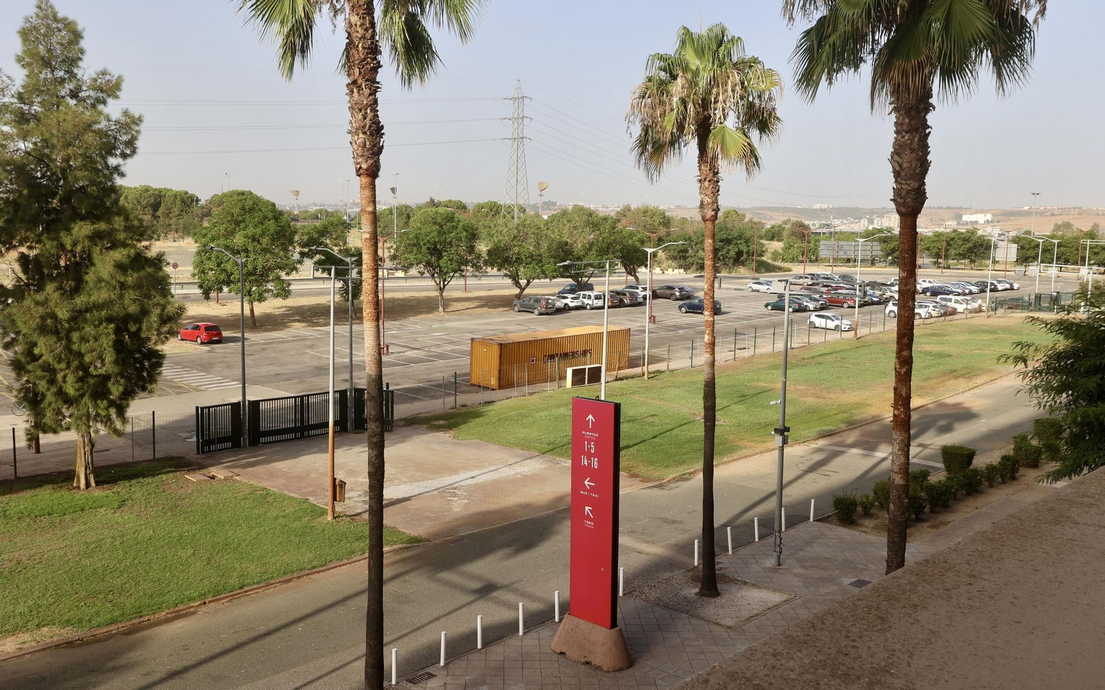 La banda actual de aparcamientos para los trabajadores del Estadio de la Cartuja.