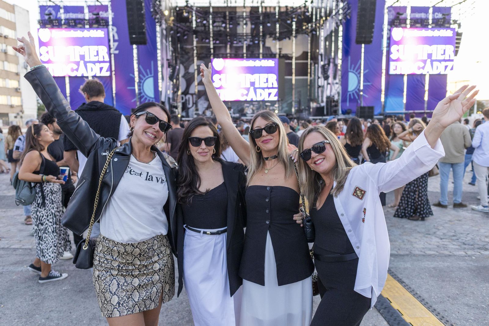Búscate en las imágenes del concierto gratuito en el Muelle de Cádiz